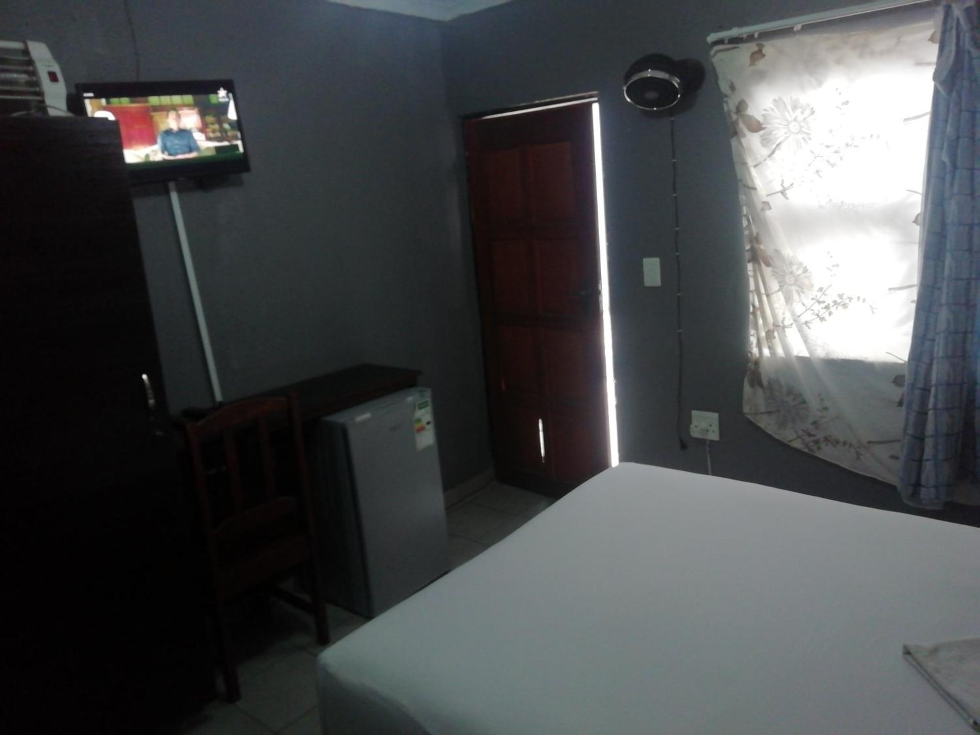 Fgm Guesthouse 2 Албертън Стая снимка